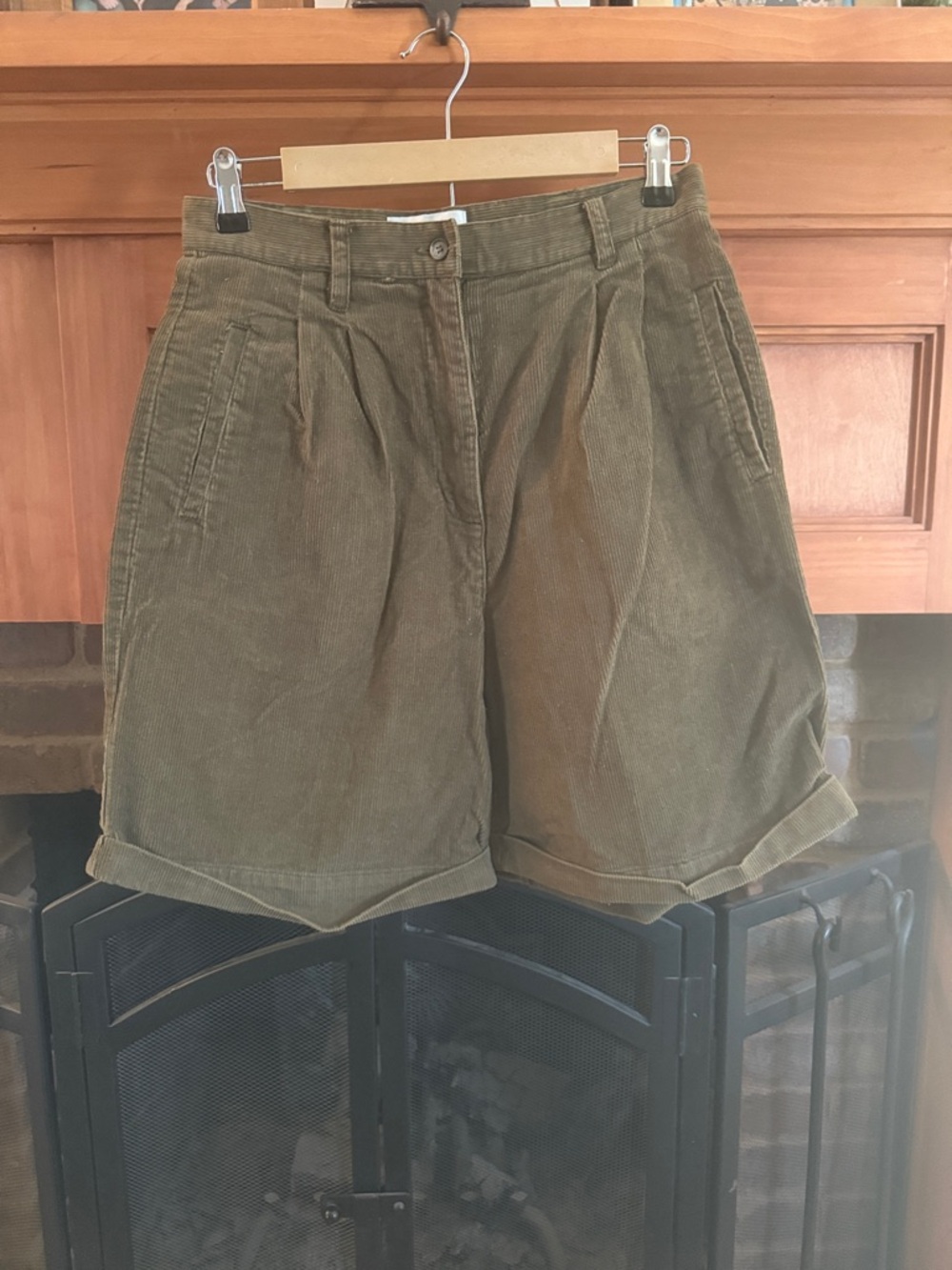Vintage 90s Casual Corner High-Waist Brown Corduroy Cuffed Pleated Shorts Sz 10